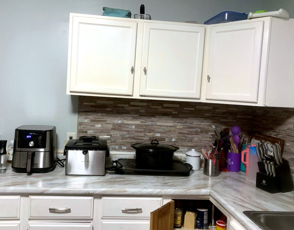 Kitchen countertops after cleaning by Sleec Cleaning Services in St. Louis